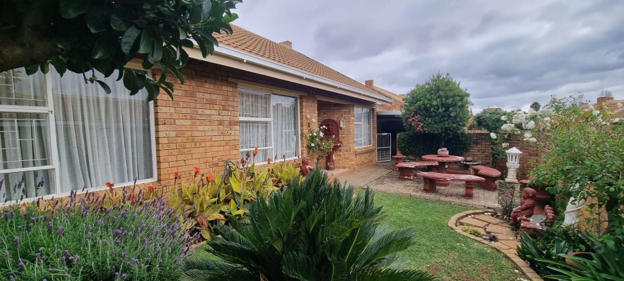 3 Bedroom Property for Sale in Langenhovenpark Free State